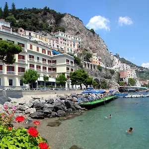 hotel-la-bussola-amalfi.hotels-amalfi.com/